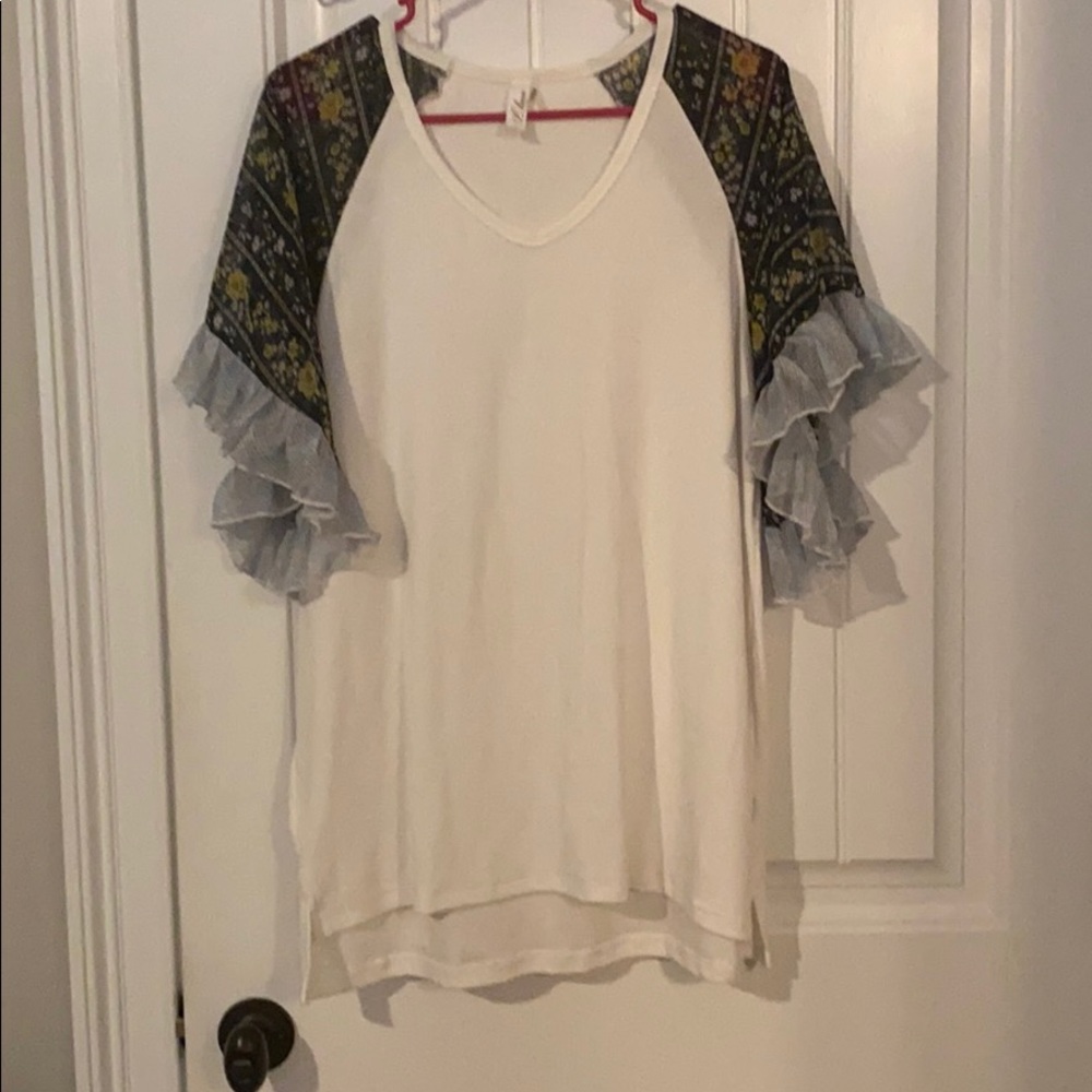 White ribbed top with flutter sleeves